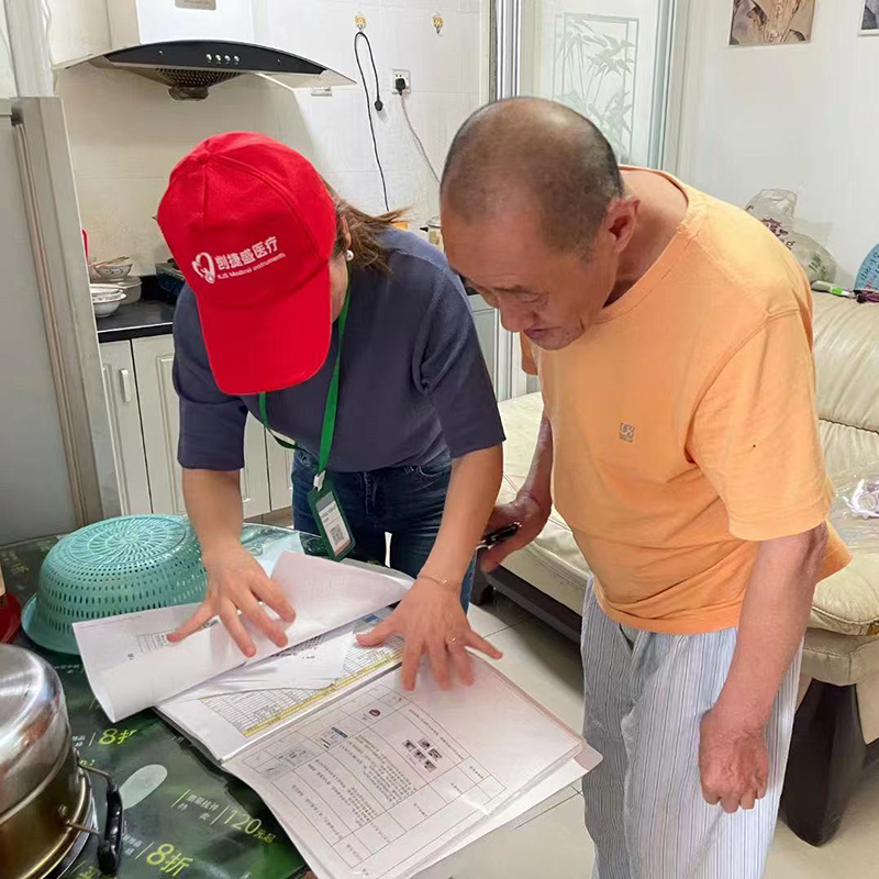 剴捷盛小姐姐正在介紹富匯產品
